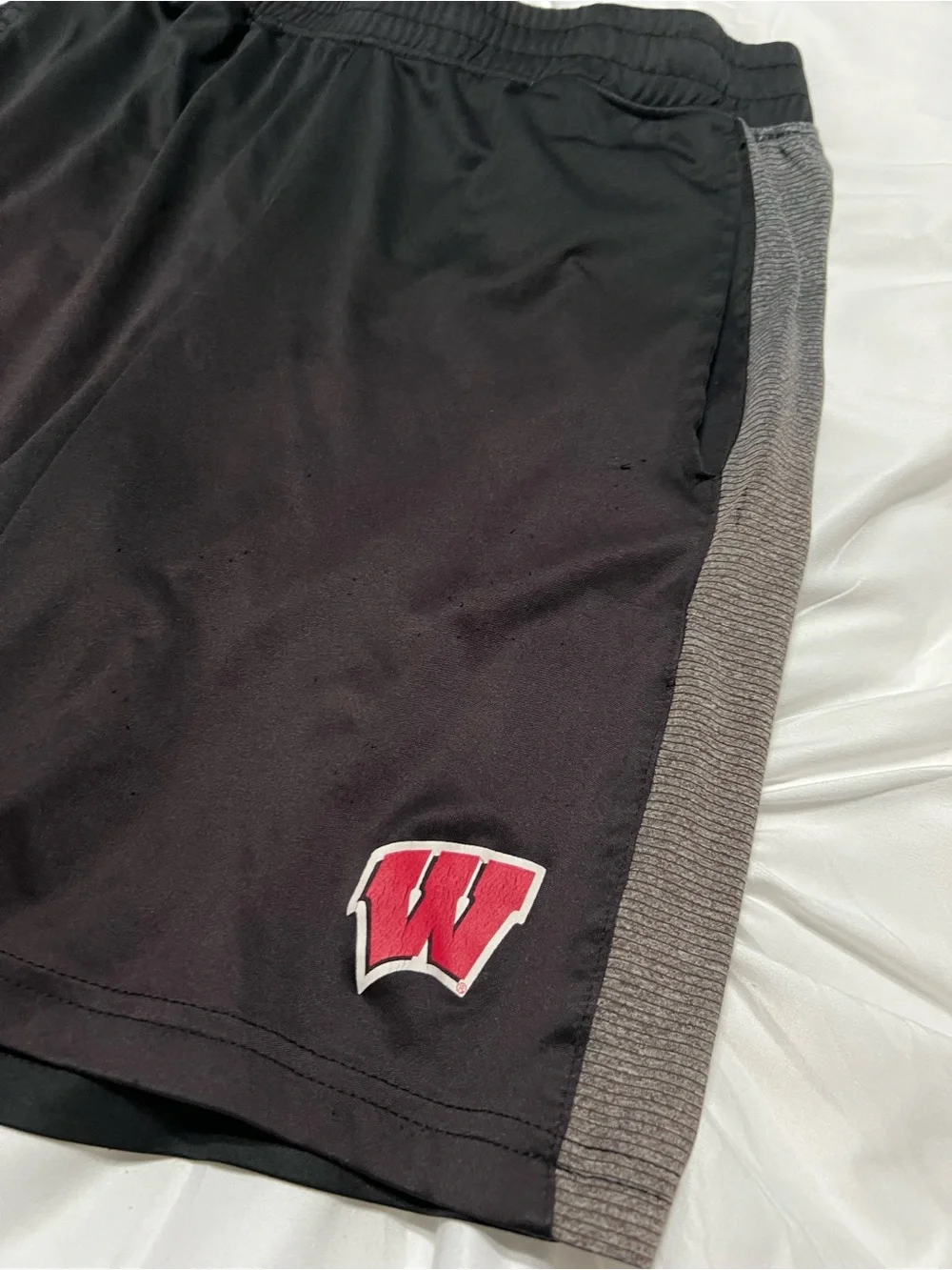 Colosseum Wisconsin Badgers Men’s Athletic Shorts • Size small